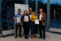 Feierliche Vergabe der Deutschlandstipendien an Patrick Tschall, Benedikt Kessler und Pia Damiani mit Katrin Zauner (Geschäftsführerin der Stiftung für die Region) und Stifter Alfred Baier.