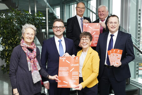 Vorstand, Kuratorium und Geschäftsführung der Stiftung für die Region  geben den Startschuss für den diesjährigen Wettbewerb.  Von links: Ute Kohm, OB Peter Boch, Werner Krauss, Katrin Zauner, Hans Neuweiler, Matthias Belser.